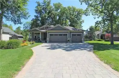 10138 MERRYWOOD Drive Lambton Shores Ontario N0M 1T0