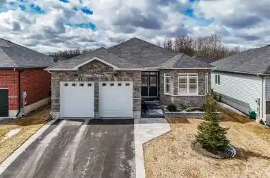 4 Charlie Rawson Boulevard Tay Ontario L0K 2A0