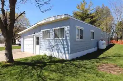 28 SUTTON Drive Ashfield-Colborne-Wawanosh Ontario N7A 3Y3