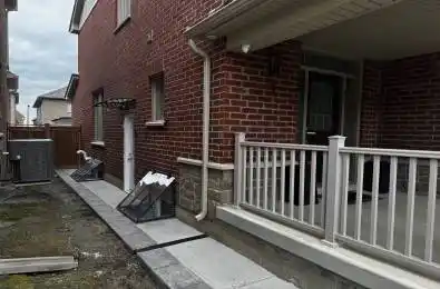 7 Larkfield Crescent Unit# 2 East Gwillimbury Ontario L9N 0P7