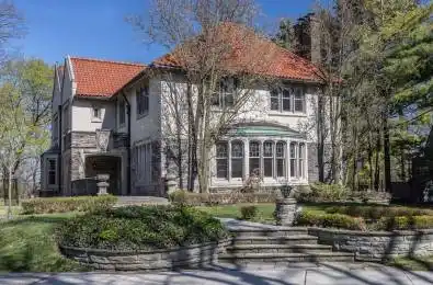 208 Roxborough Drive Toronto C09 Ontario M4W 1X8