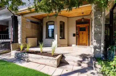 520 Manning Avenue Toronto C01 Ontario M6G 2V7