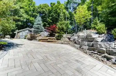 6 Beech Wood Road Oro-Medonte Ontario L4M 4Y8