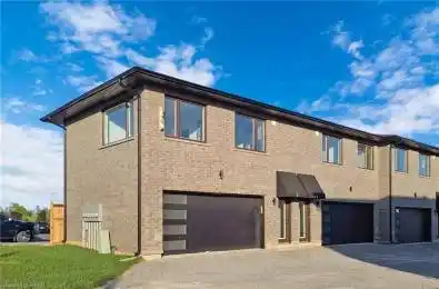 1 SUMMERSIDES Mews Pelham Ontario L3B 5N5