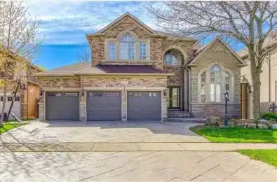 2201 Galloway Drive Oakville Ontario L6H 5M1