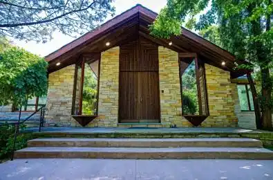 33 Post Road Toronto C12 Ontario M3B 1J1