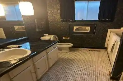 15 Yarmouth Court Hamilton Ontario L8S 3E2