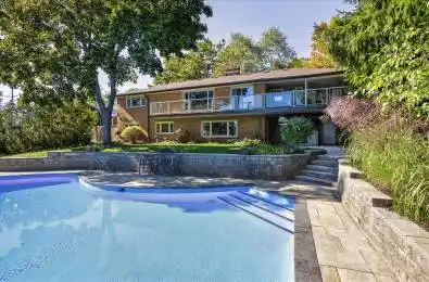 8 Oakwood Crescent Peterborough Ontario K9J 1N3