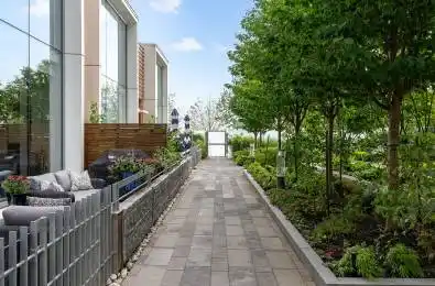 29 Queens Quay Unit# Th 115 Toronto C08 Ontario M5E 0A4