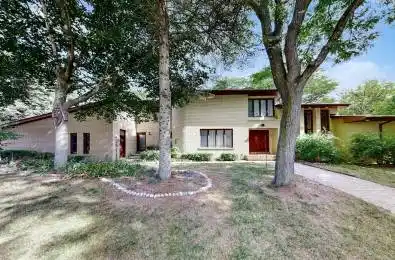 11 Moodie Drive Richmond Hill Ontario L4C 8C9