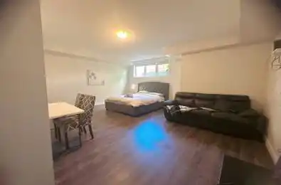 181 Parktree Drive Unit# 21 Lower Vaughan Ontario L6A 5B1