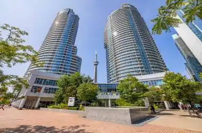 208 Queens Quay Unit# Lph4 Toronto C01 Ontario M5J 2Y5
