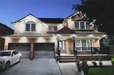 24 Upshall Drive Brampton Ontario L6P 1E1