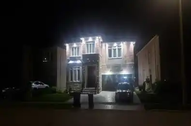 135 Earlsbridge Boulevard Brampton Ontario L7A 3T7