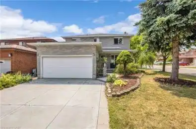 2 ROBESPIERRE Court Hamilton Ontario L9B 2G6