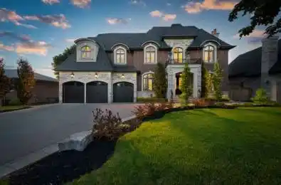 82 Elizabeth Grove King Ontario L7B 1H6