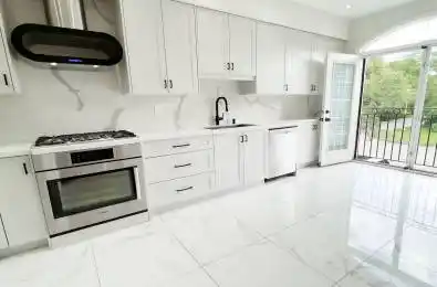 33 Benson Avenue Richmond Hill Ontario L4C 4E5
