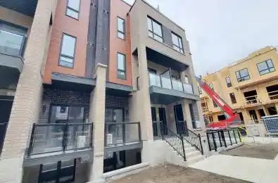 15 Lytham Green Circle Unit# 3 Newmarket Ontario L3Y 0H3