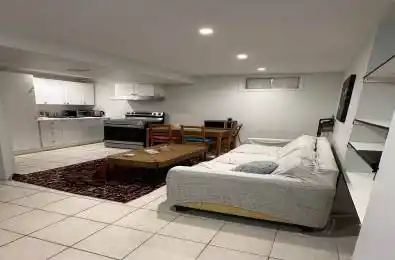 82 Valhalla Court Aurora Ontario L4G 5W5