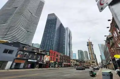 8 WELLESLEY Street Unit# PH07 Toronto C01 Ontario M4Y 0J5