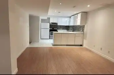 138 Keffer Circle Newmarket Ontario L3X 1R8