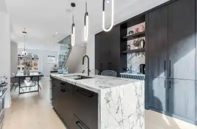 10 Lunar Crescent Unit# 24 Mississauga Ontario L5M 2P6