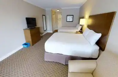 421 Bayshore - Deerhurst Drive Unit# 421 Huntsville Ontario P1H 2E8