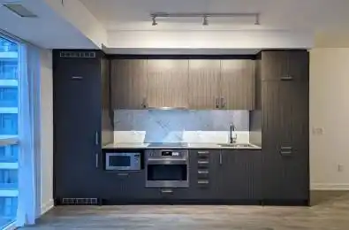 60 Honeycrisp Crescent Unit# 806 Vaughan Ontario L4K 0N5