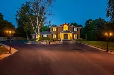 24 JOHN MARTIN Crescent Hamilton Ontario L8B 0Z9