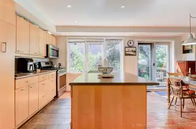 591 Broadway Avenue Toronto C11 Ontario M4G 2S4