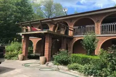 10 Celestine Court Tiny Ontario L9M 0H3