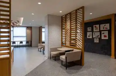 2495 Eglinton Avenue Unit# 1303 Mississauga Ontario L5M 2T2