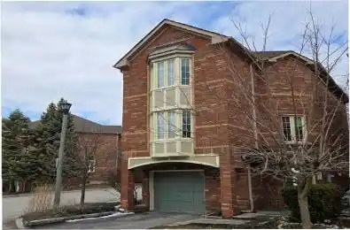 33 Guildpark Pathway Toronto E08 Ontario M1J 3P1